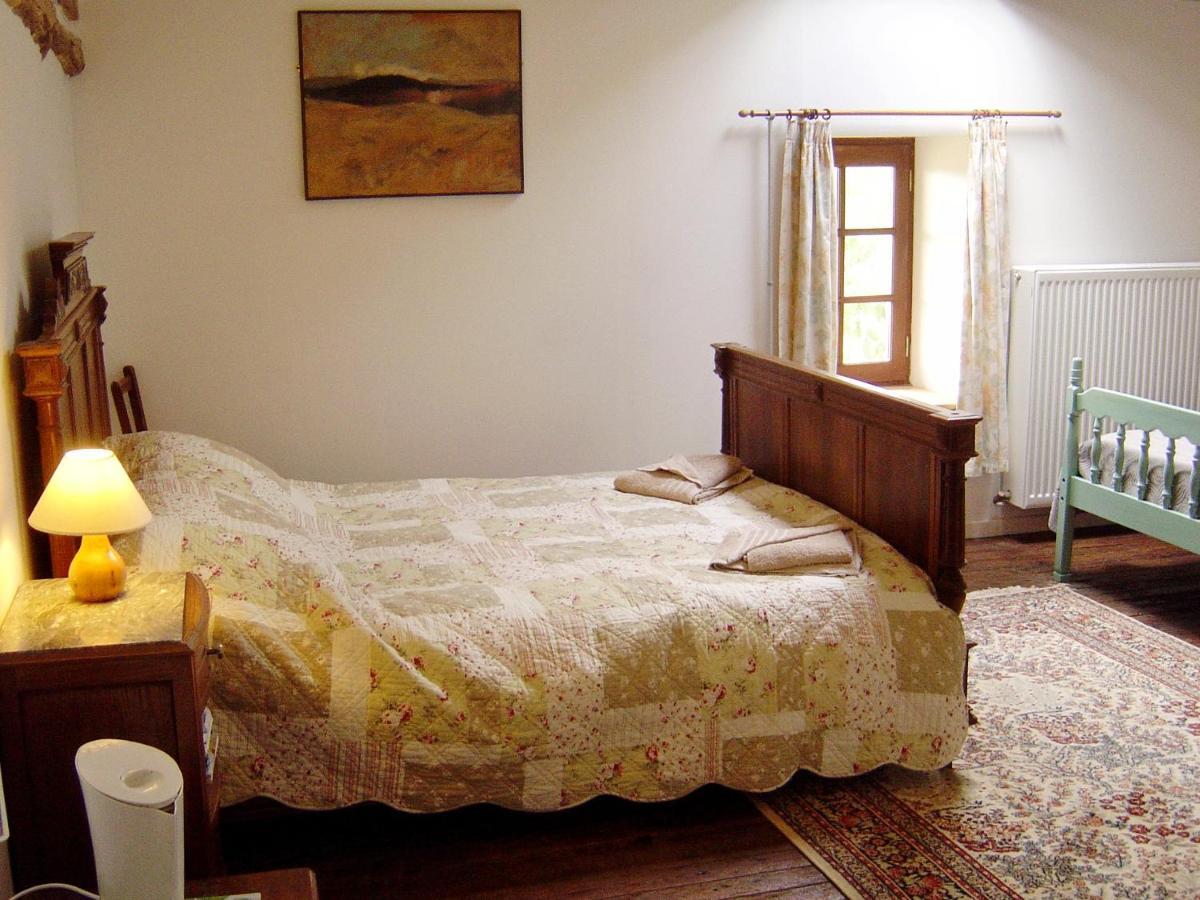 Les Trois Chenes Bed and Breakfast Videix Kamer foto
